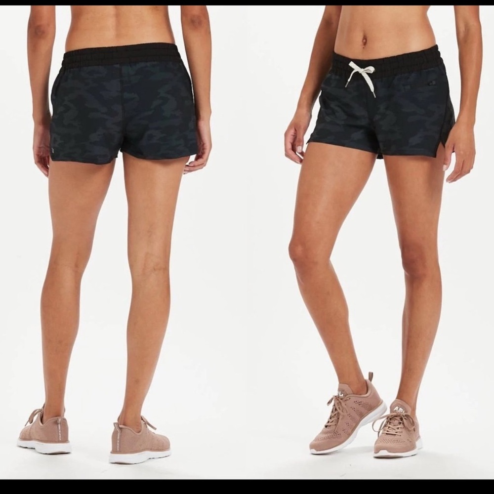 Vuori Clementine Black Camo Shorts Medium